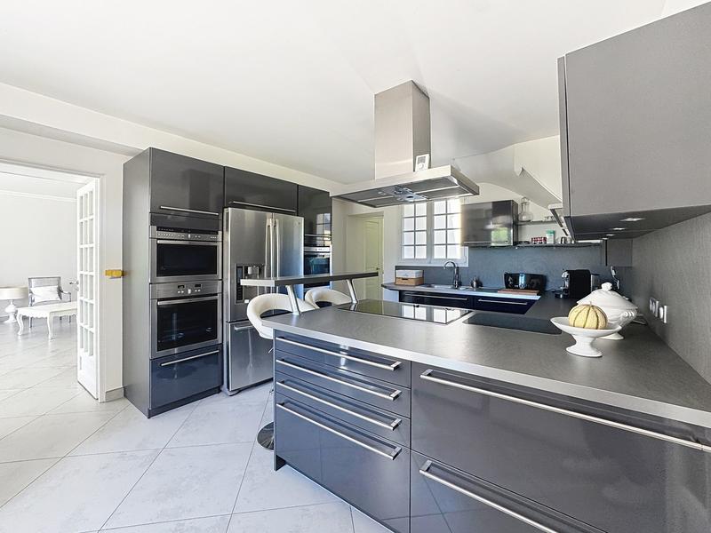 Maison - 300 m² - 10 pièces