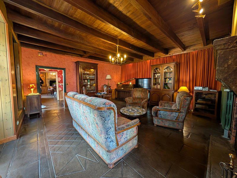 Maison - 260 m² - 7 pièces