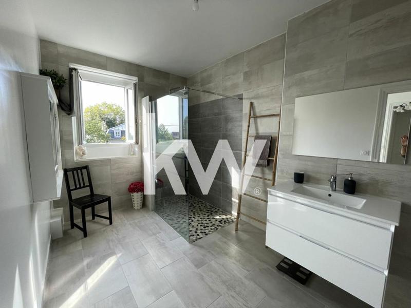 Demeure - 158 m² - 8 pièces