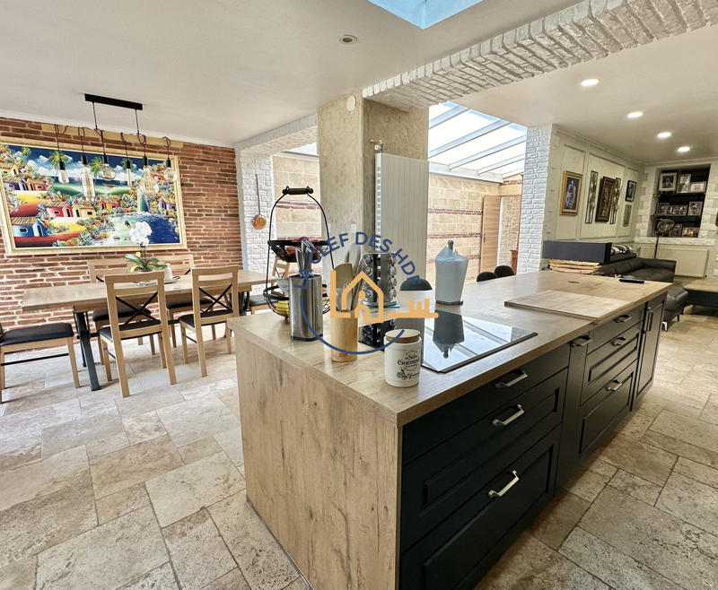 Maison - 208 m² - 6 pièces