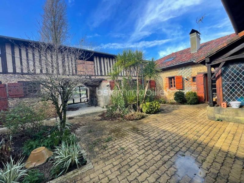 Demeure - 388 m² - 10 pièces