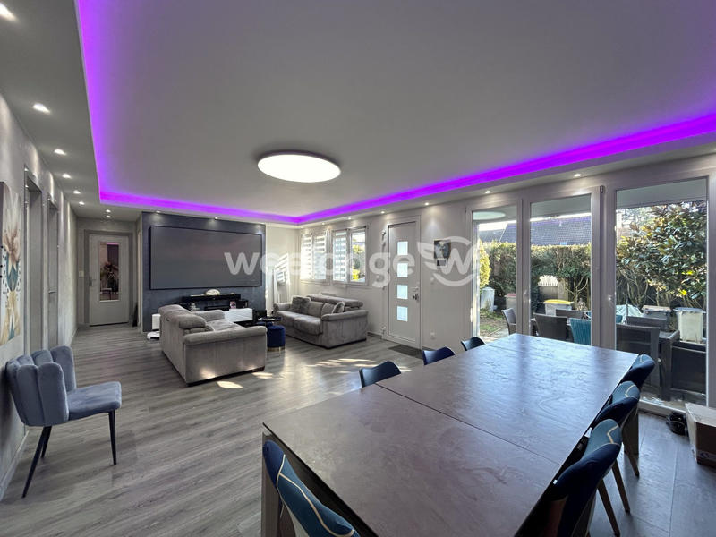 Maison - 180 m² - 9 pièces