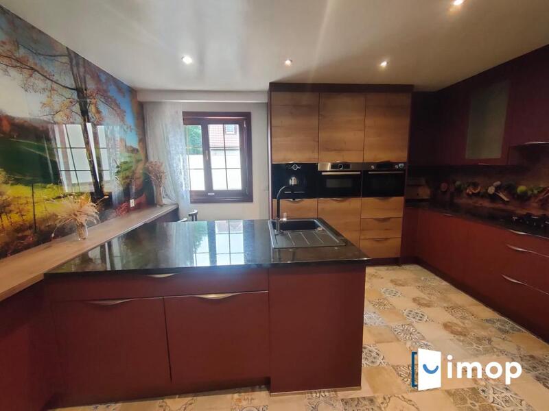 Maison - 214 m² - 8 pièces