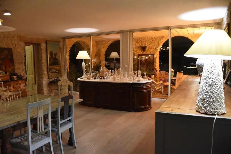 Demeure - 1 000 m² - 20 pièces