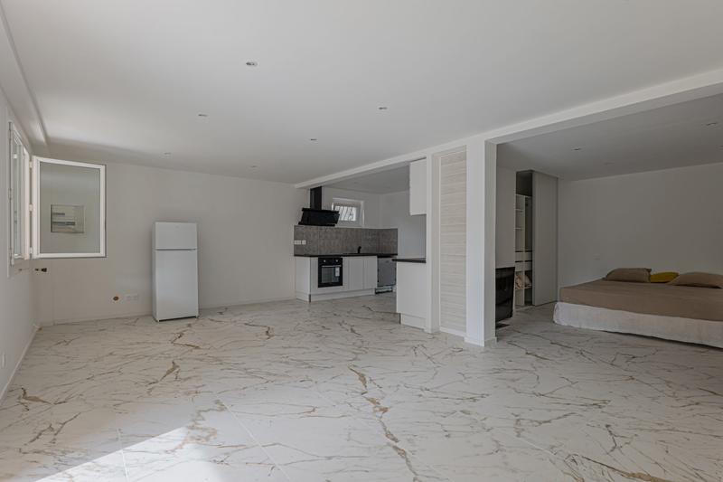 Maison - 241 m² - 8 pièces