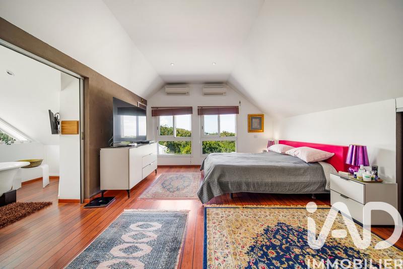 Maison - 235 m² - 7 pièces