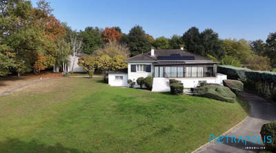 Maison - 250 m² - 8 pièces