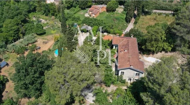 Maison - 230 m² - 7 pièces