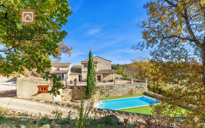 Maison - 305 m² - 10 pièces