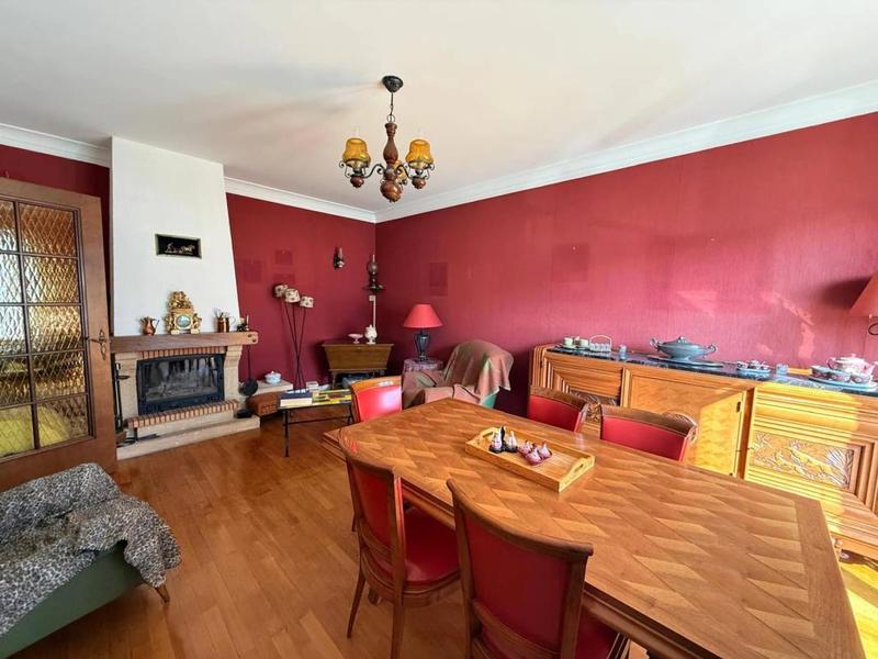 Maison - 210 m² - 8 pièces