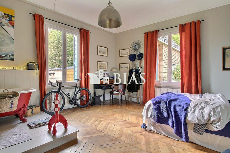 Maison - 206 m² - 10 pièces