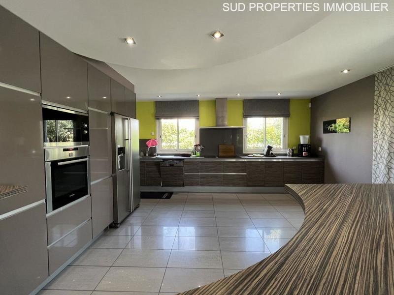 Maison - 218 m² - 7 pièces