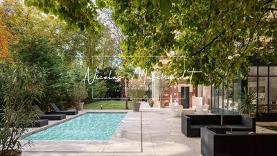 Propriété - 300 m² - 8 pièces