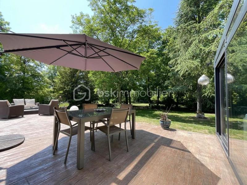 Maison traditionnelle - 263 m² - 8 pièces