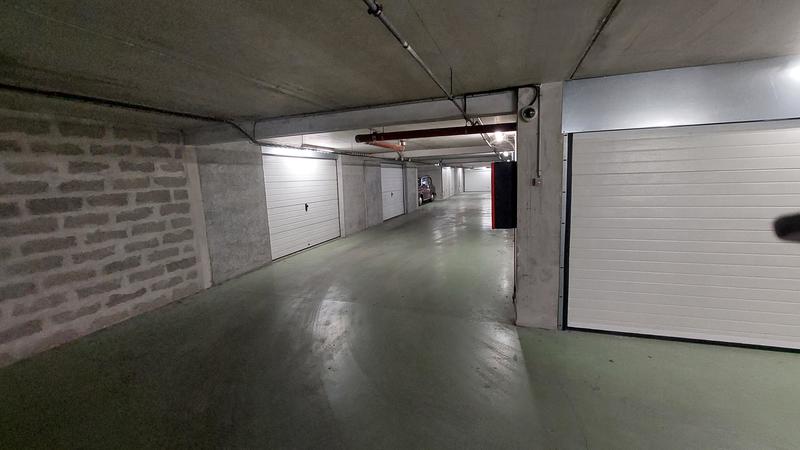 Parking / Garage - 27 m²