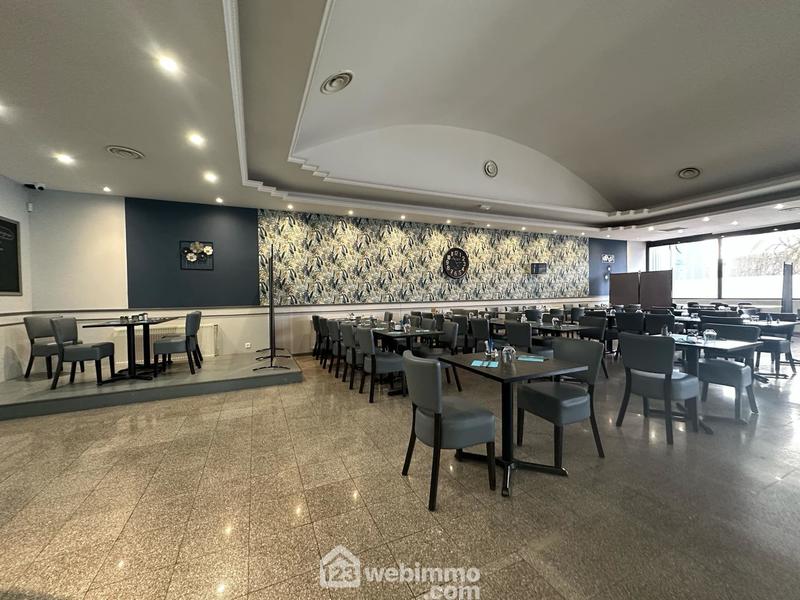 Local commercial - 372 m² - 8 pièces