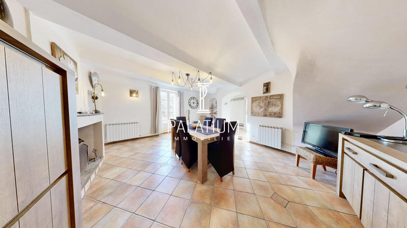 Maison - 316 m² - 9 pièces