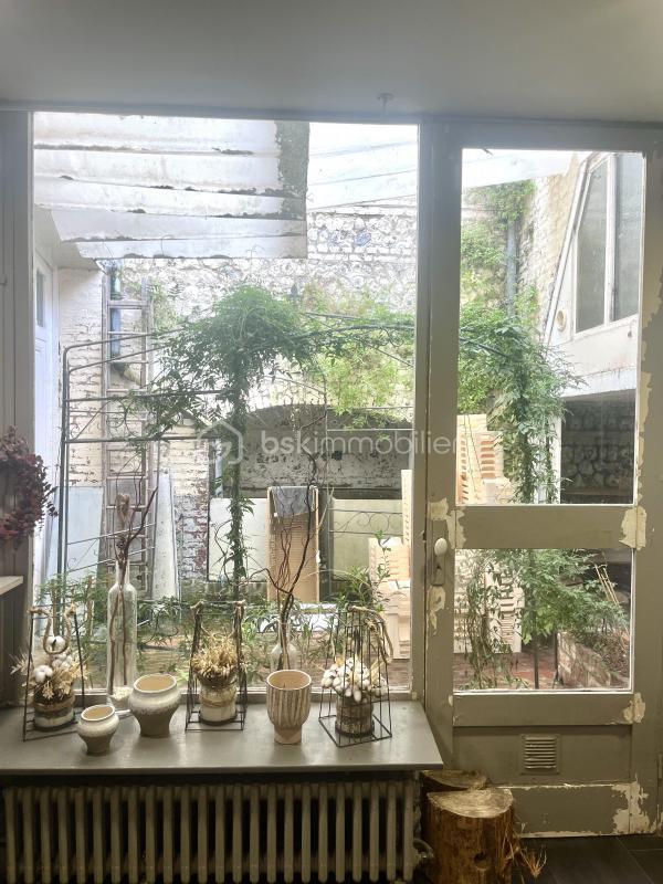 Local commercial - 150 m² - 6 pièces