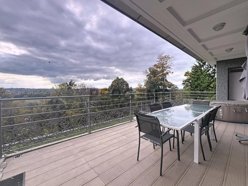 Maison - 304 m² - 9 pièces