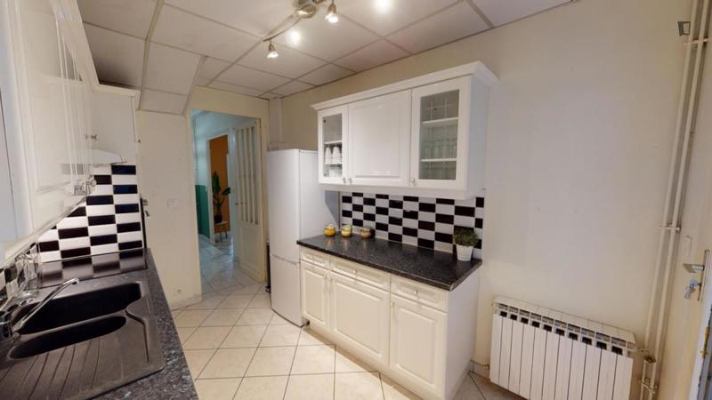 Chambre - 14 m² - 6 pièces