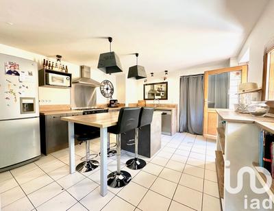 Maison - 325 m² - 10 pièces