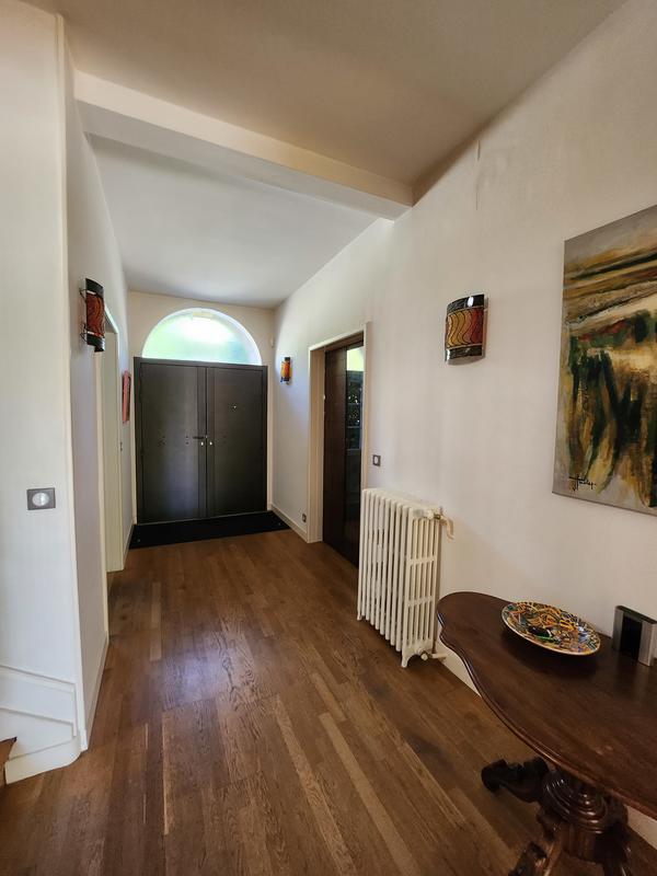 Maison - 218 m² - 9 pièces