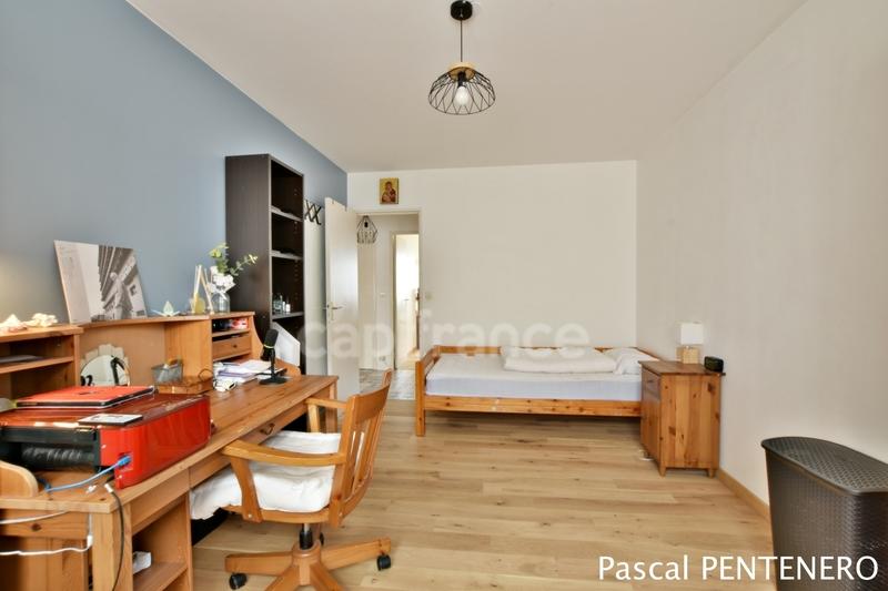 Appartement - 99 m² - 4 pièces