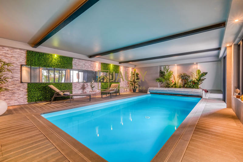 Maison contemporaine - 328 m² - 8 pièces