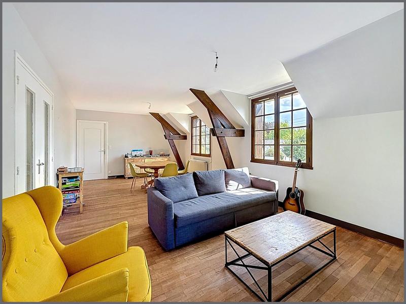 Maison - 253 m² - 10 pièces