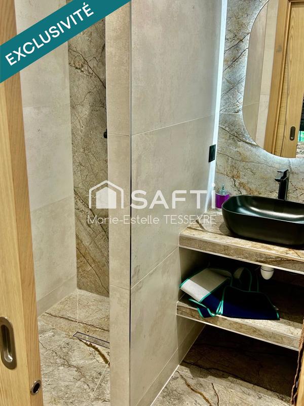 Maison - 230 m² - 6 pièces