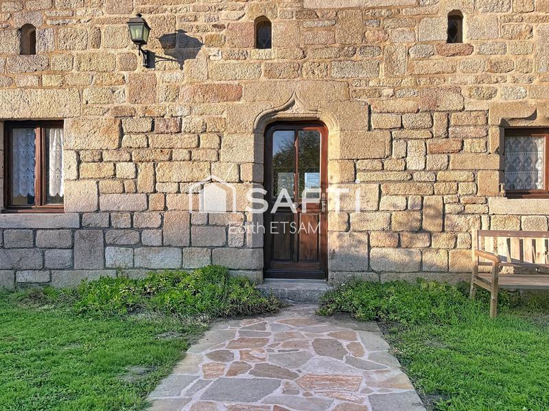 Maison - 211 m² - 11 pièces