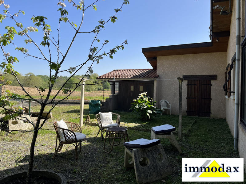 Maison traditionnelle - 250 m² - 6 pièces