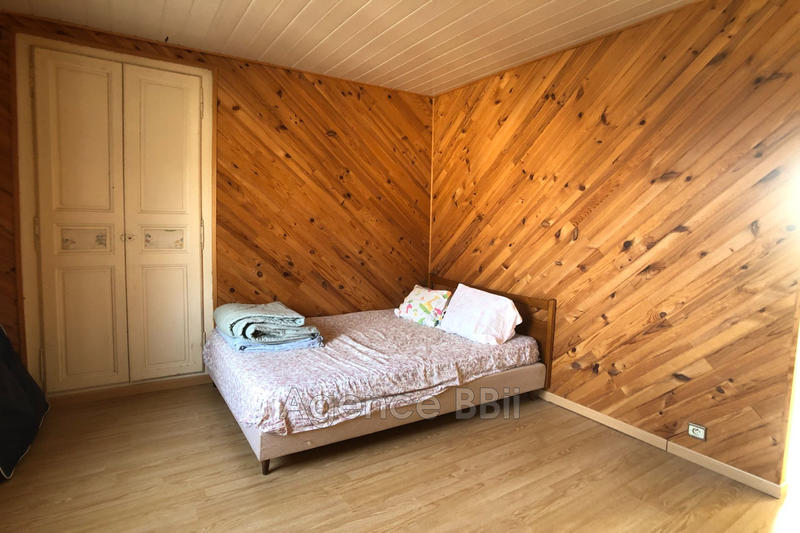 Maison - 241 m² - 12 pièces