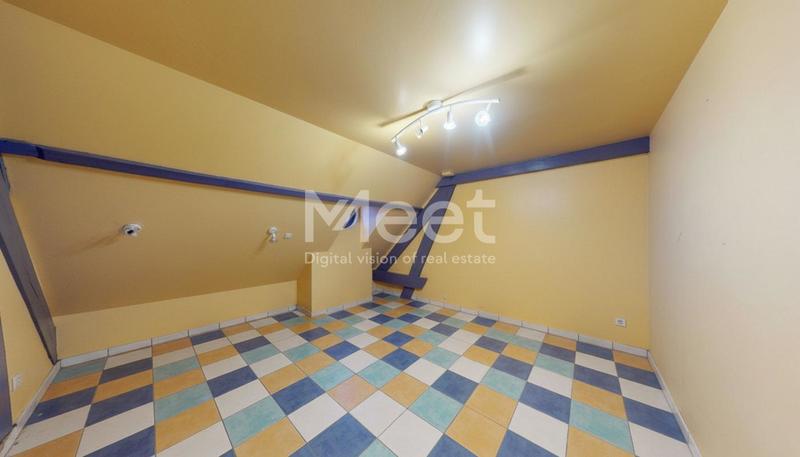 Appartement - 100 m² - 5 pièces