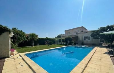 Maison - 270 m² - 9 pièces