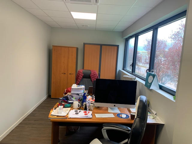 Local d'activité / Entrepôt - 360 m² - 6 pièces