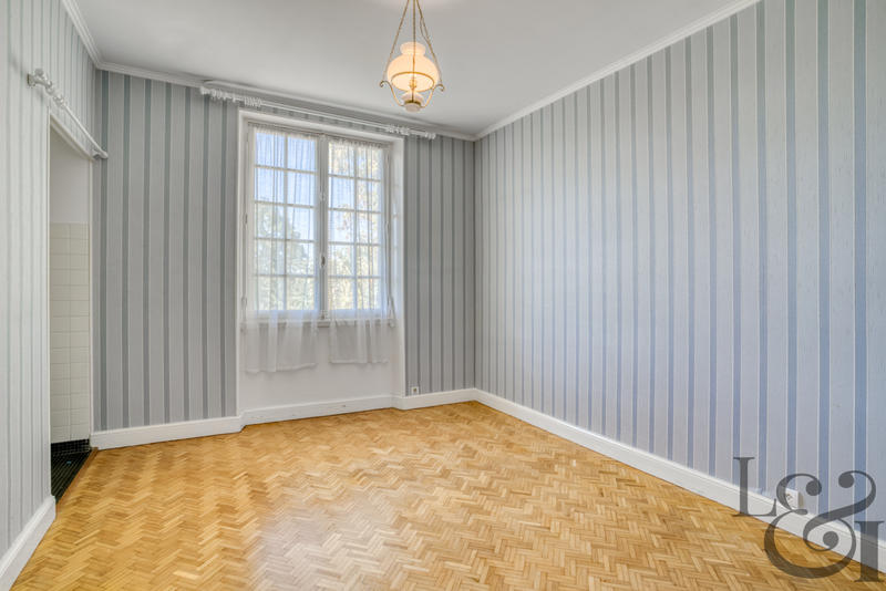 Maison - 244 m² - 9 pièces