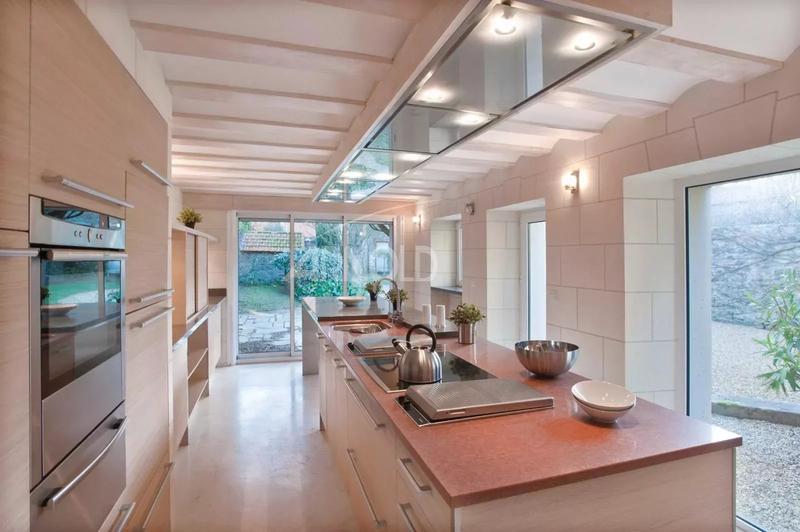 Maison - 236 m² - 10 pièces