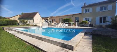 Maison - 250 m² - 8 pièces