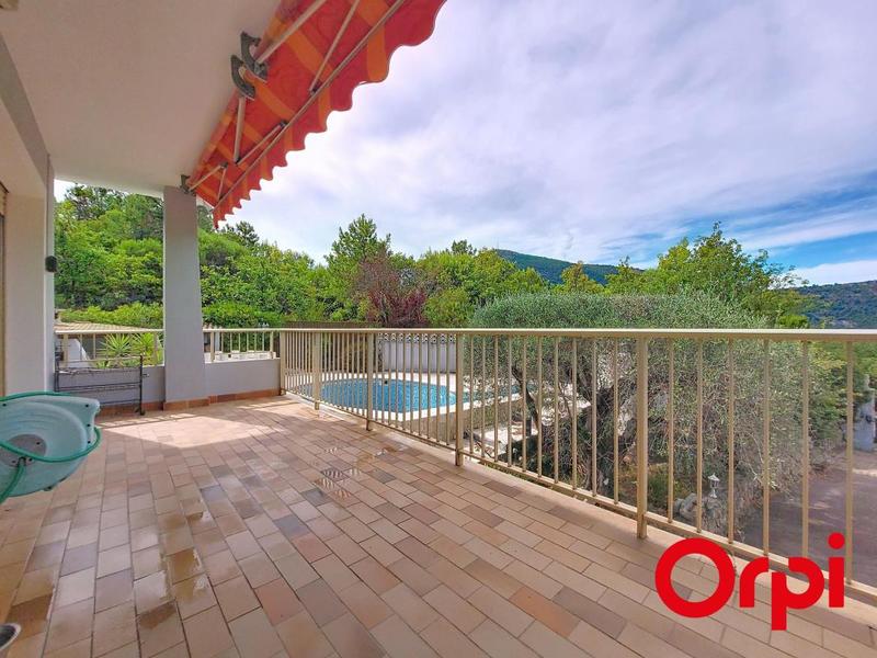 Propriété - 320 m² - 9 pièces