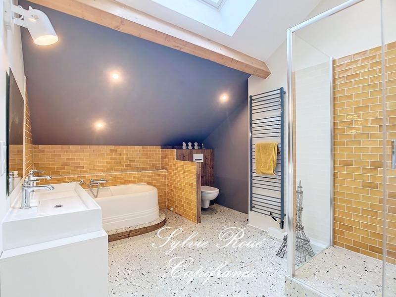 Maison - 430 m² - 12 pièces