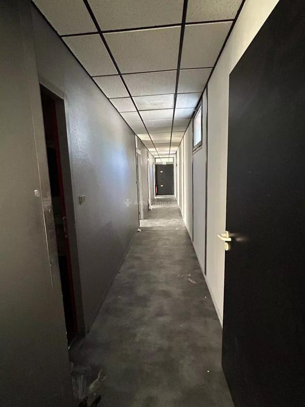 Bureau - 100 m² - 5 pièces