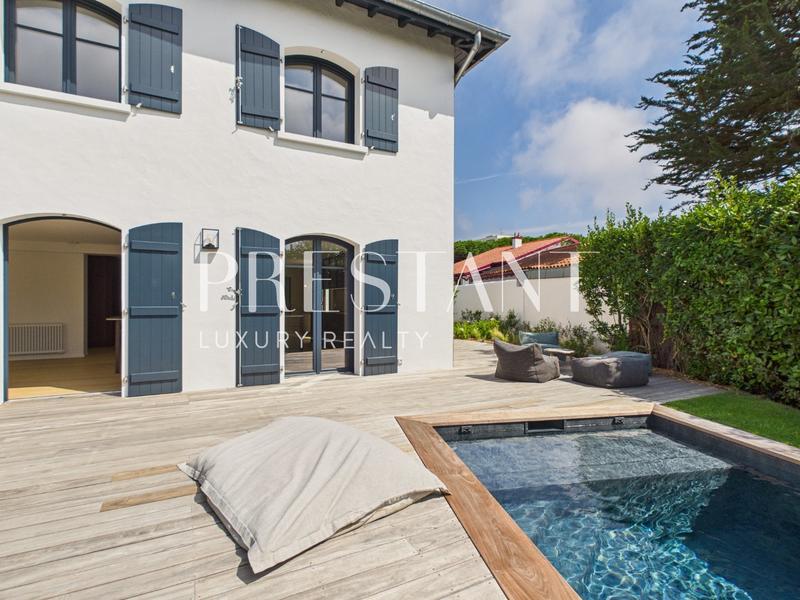 Maison - 231 m² - 7 pièces