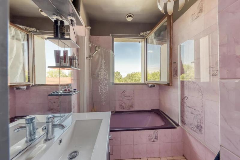 Maison - 260 m² - 6 pièces