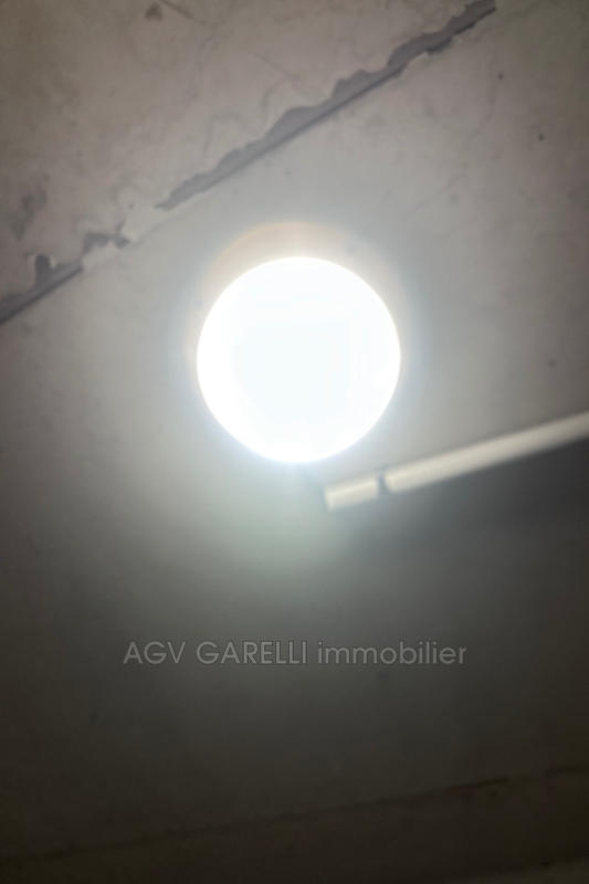 Parking / Garage - 2 m²