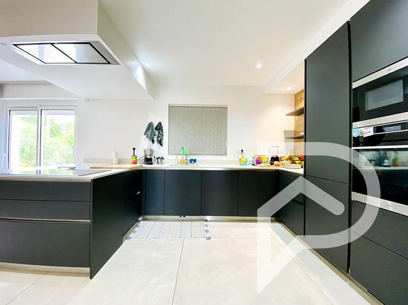 Maison - 205 m² - 8 pièces