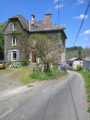 Propriété - 260 m² - 11 pièces