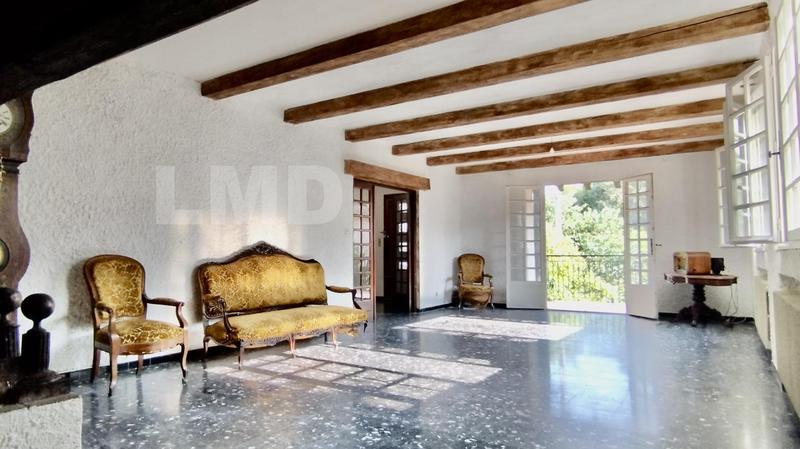 Maison - 216 m² - 10 pièces