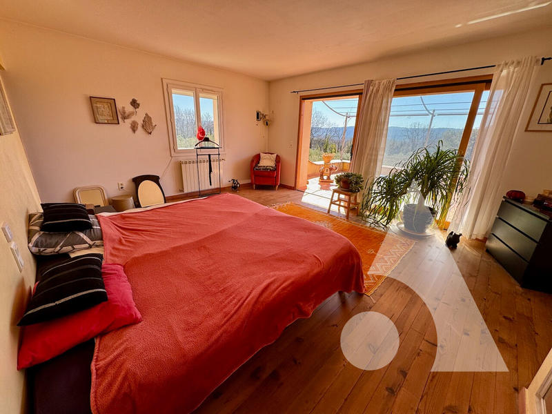 Maison - 180 m² - 5 pièces