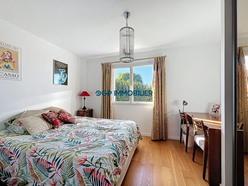 Villa - 201 m² - 6 pièces